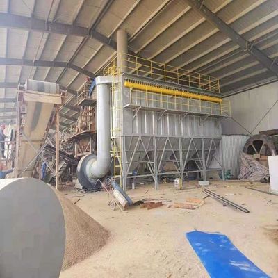 800 kg zakstofcollector bovenop grote silo in cementfabriek